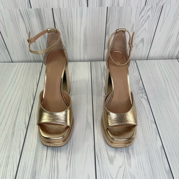 Elegant Gold Platform Heels - Picture 1 of 7